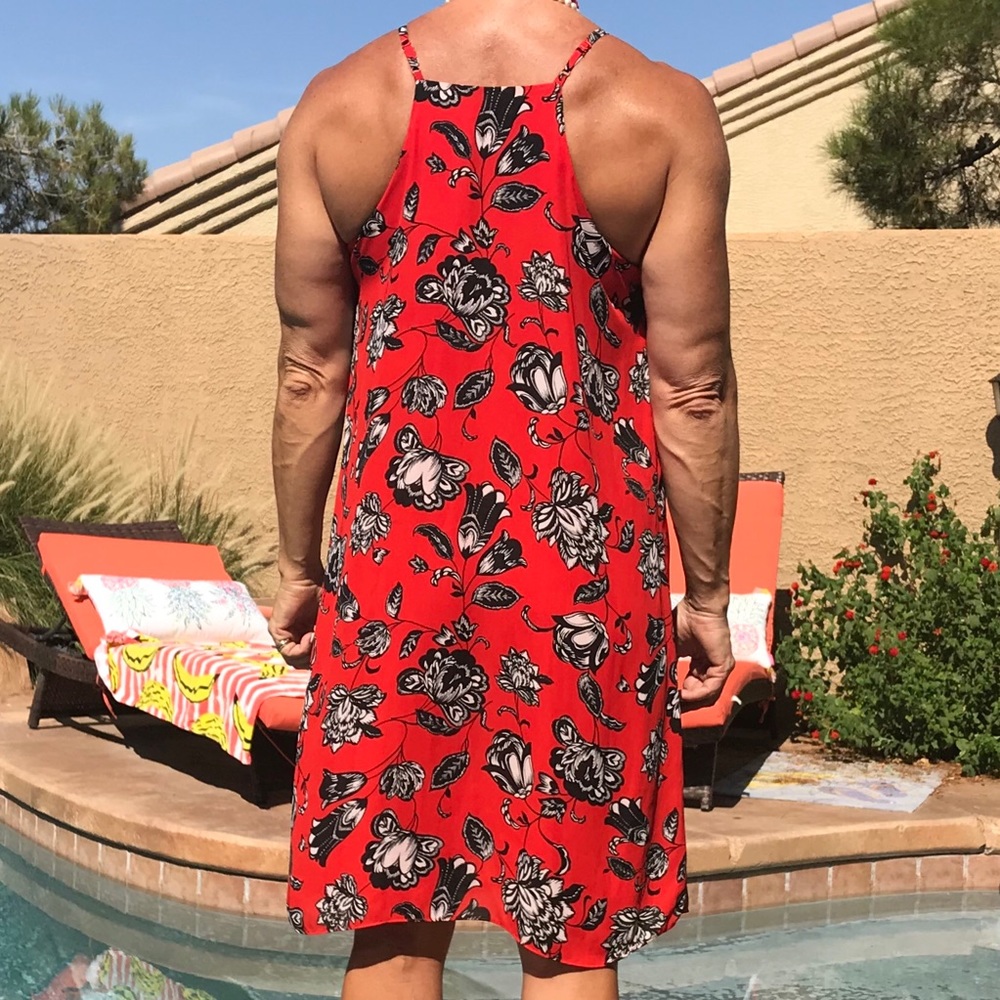Vince Camuto Red Floral racer back Dress - Picture 4 of 8